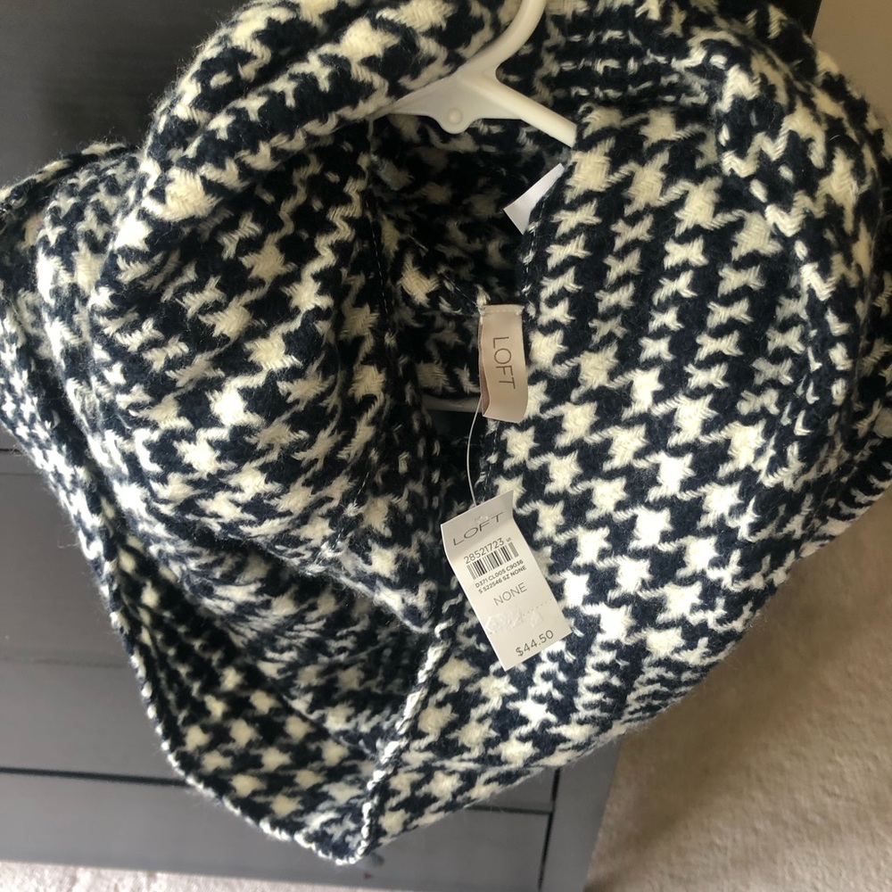 LOFT Infinity Scarf - Picture 2 of 2